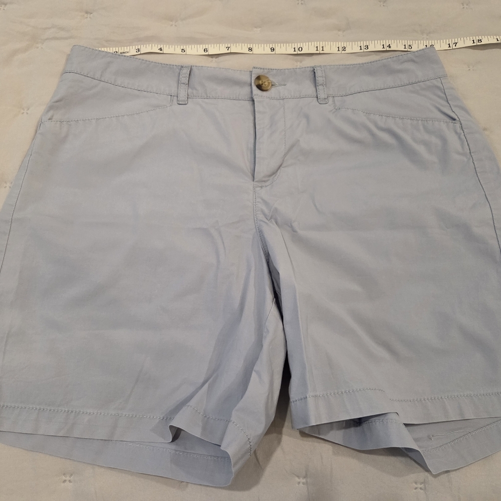 Dockers Women's Sky Blue Shorts Midrise, Curvy Size 8.